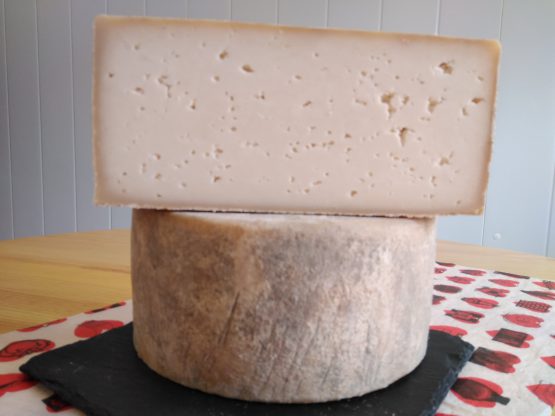 Queso curado de cabra