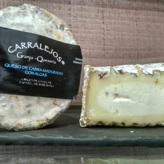 Queso madurado de cabra con algas