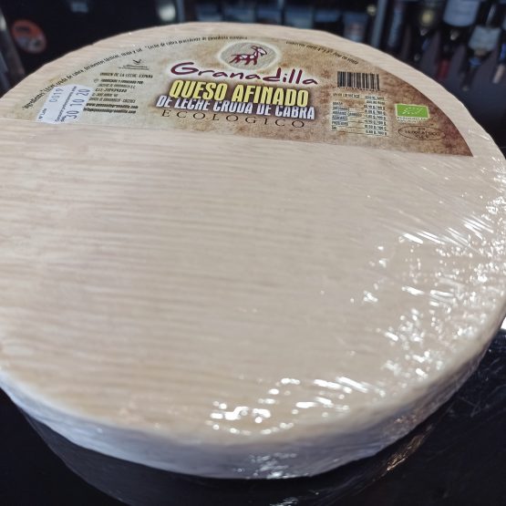 Queso afinado de leche cruda de cabra ecológico